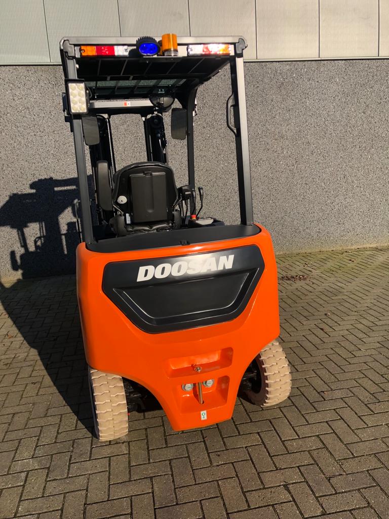 Doosan B35-ns nieuwe elektrische heftruck 3.500 kg – foto 4 van 5