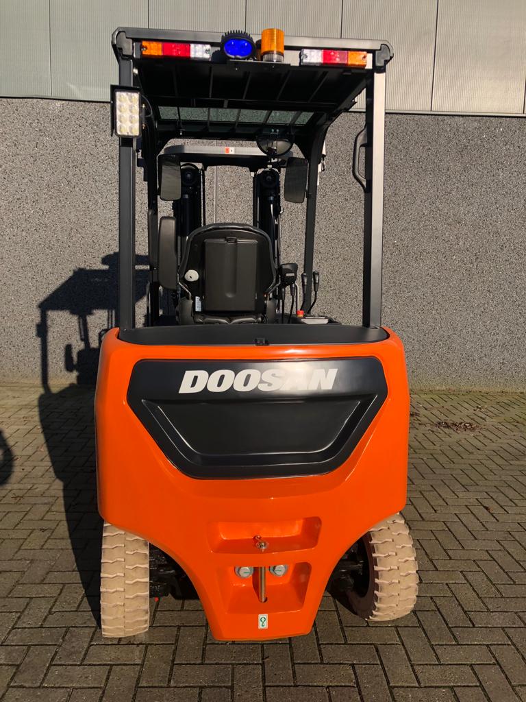 Doosan B35-ns nieuwe elektrische heftruck 3.500 kg – foto 3 van 5