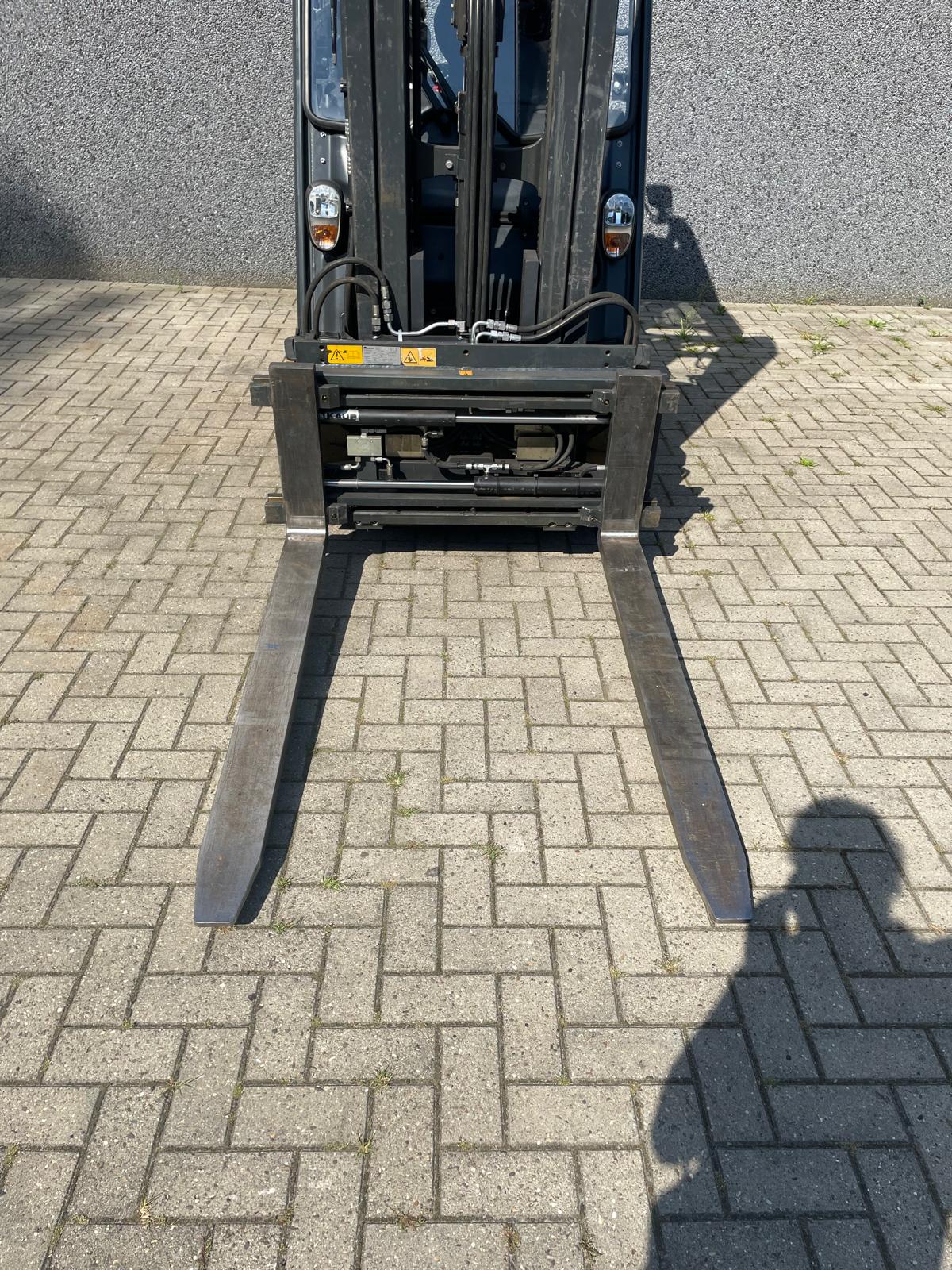 Linde E25 HL-01/600 elektrische heftruck 2.500 kg met cabine – foto 11 van 14