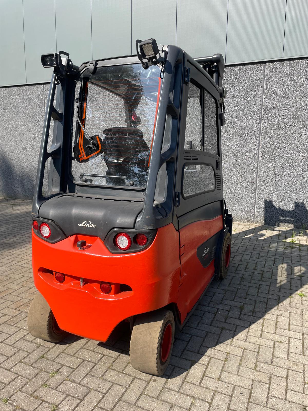 Linde E25 HL-01/600 elektrische heftruck 2.500 kg met cabine – foto 3 van 14