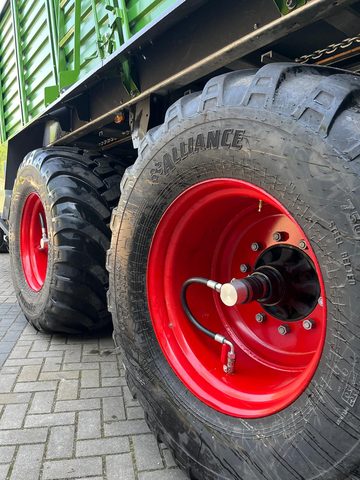 Draaikoppeling van het luchtdrukwisselsysteem op de velg van een werktuig