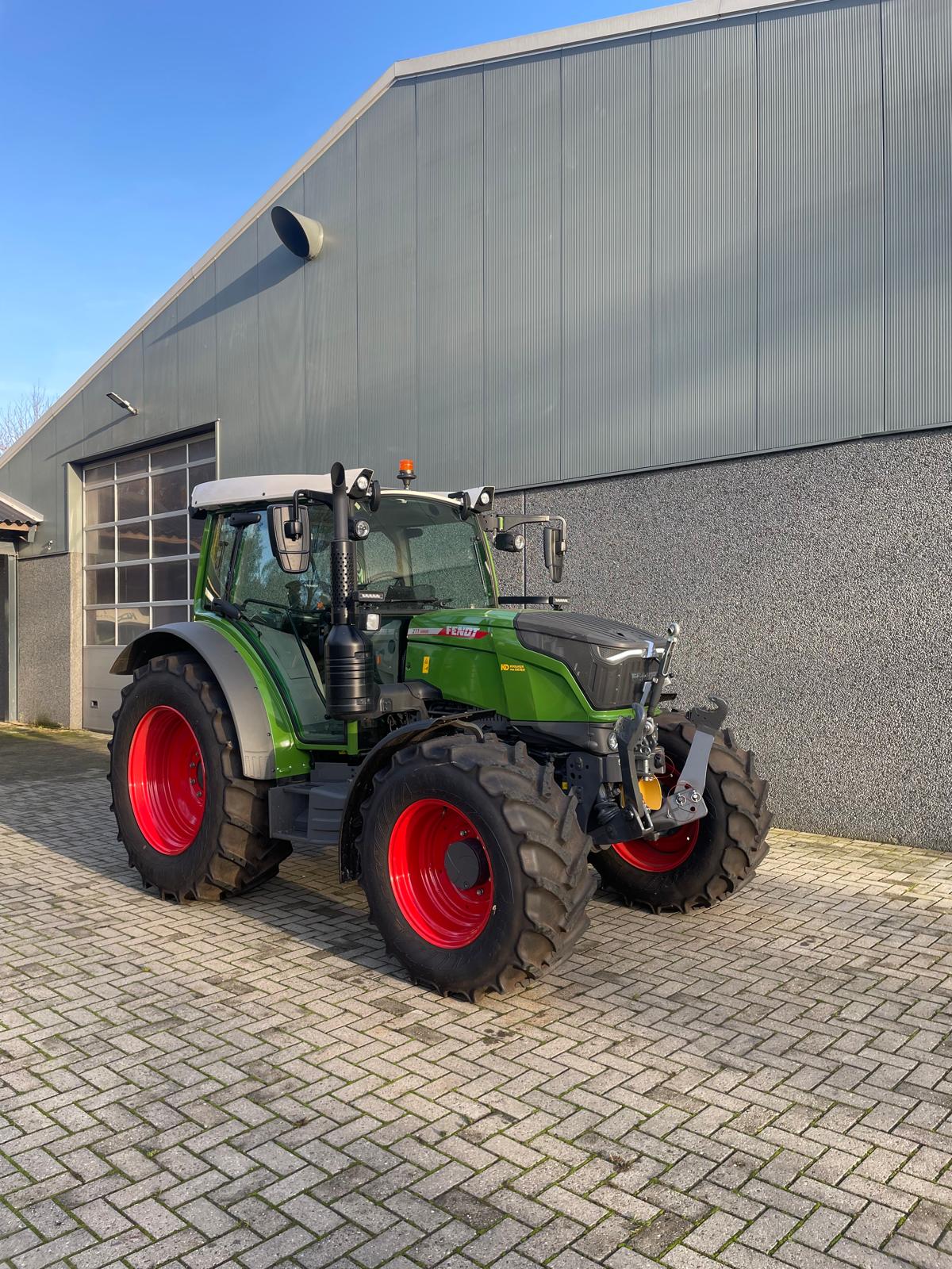 Fendt 211 S Vario Gen3 tractor – foto 9 van 11