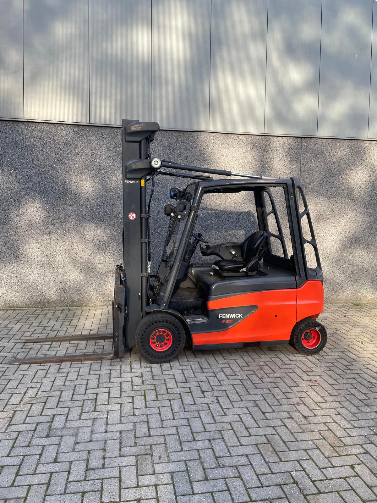 Linde E25L-01 elektrische heftruck 2.500 kg uit 2015 – foto 1 van 7