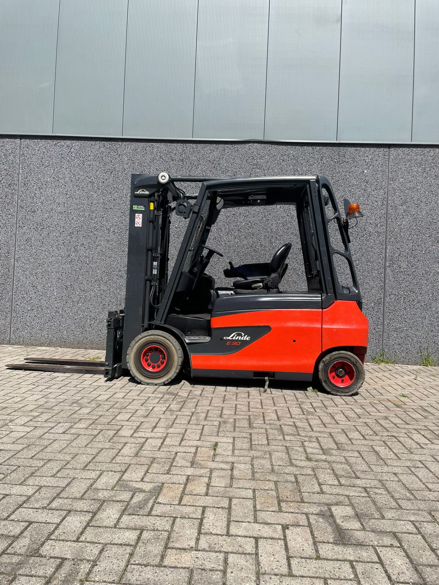 Linde E30L-01 elektrische heftruck 3.000 kg met vorkversteller – foto 7 van 9