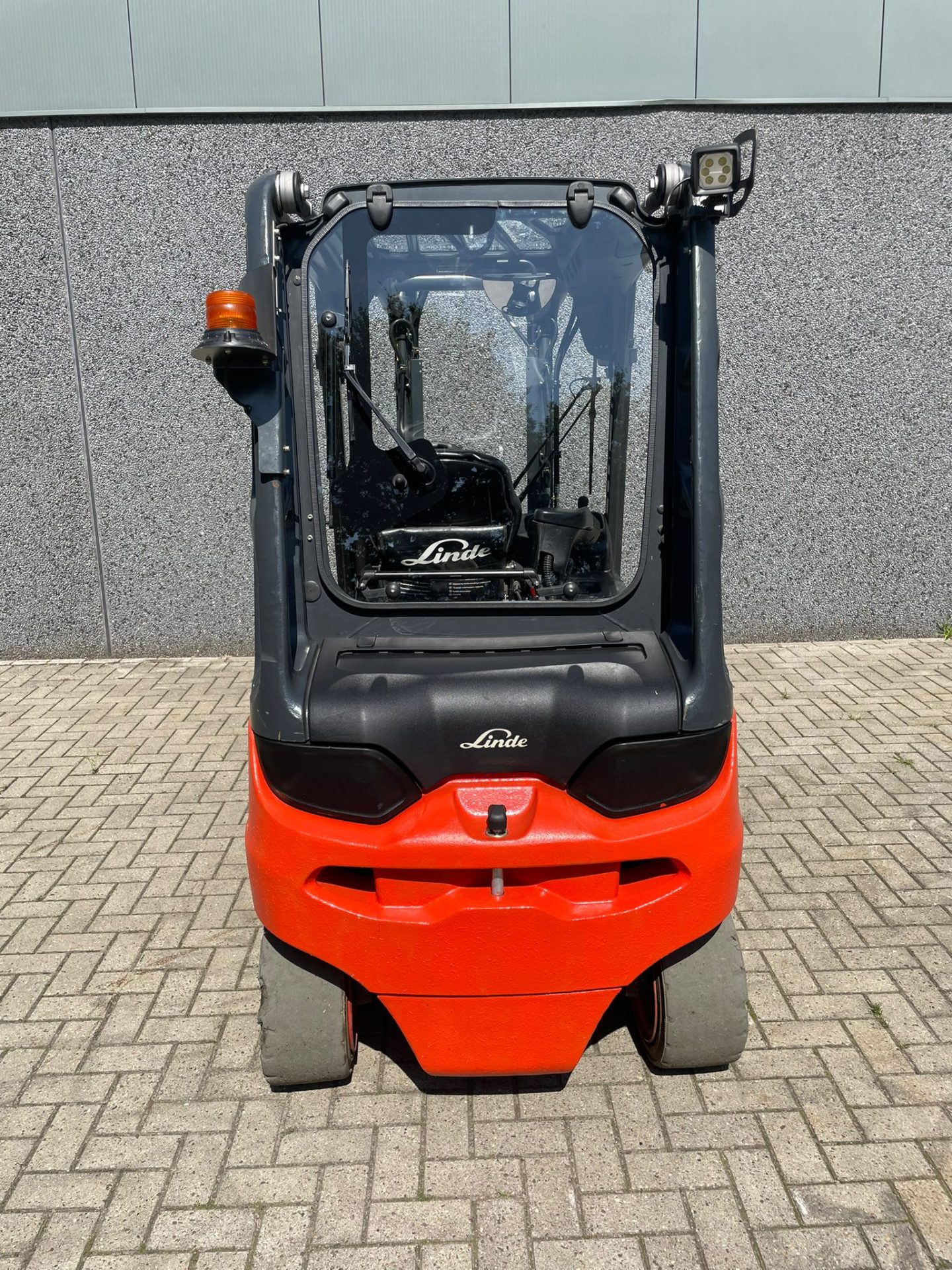 Linde E30L-01 elektrische heftruck 3.000 kg met vorkversteller – foto 2 van 9