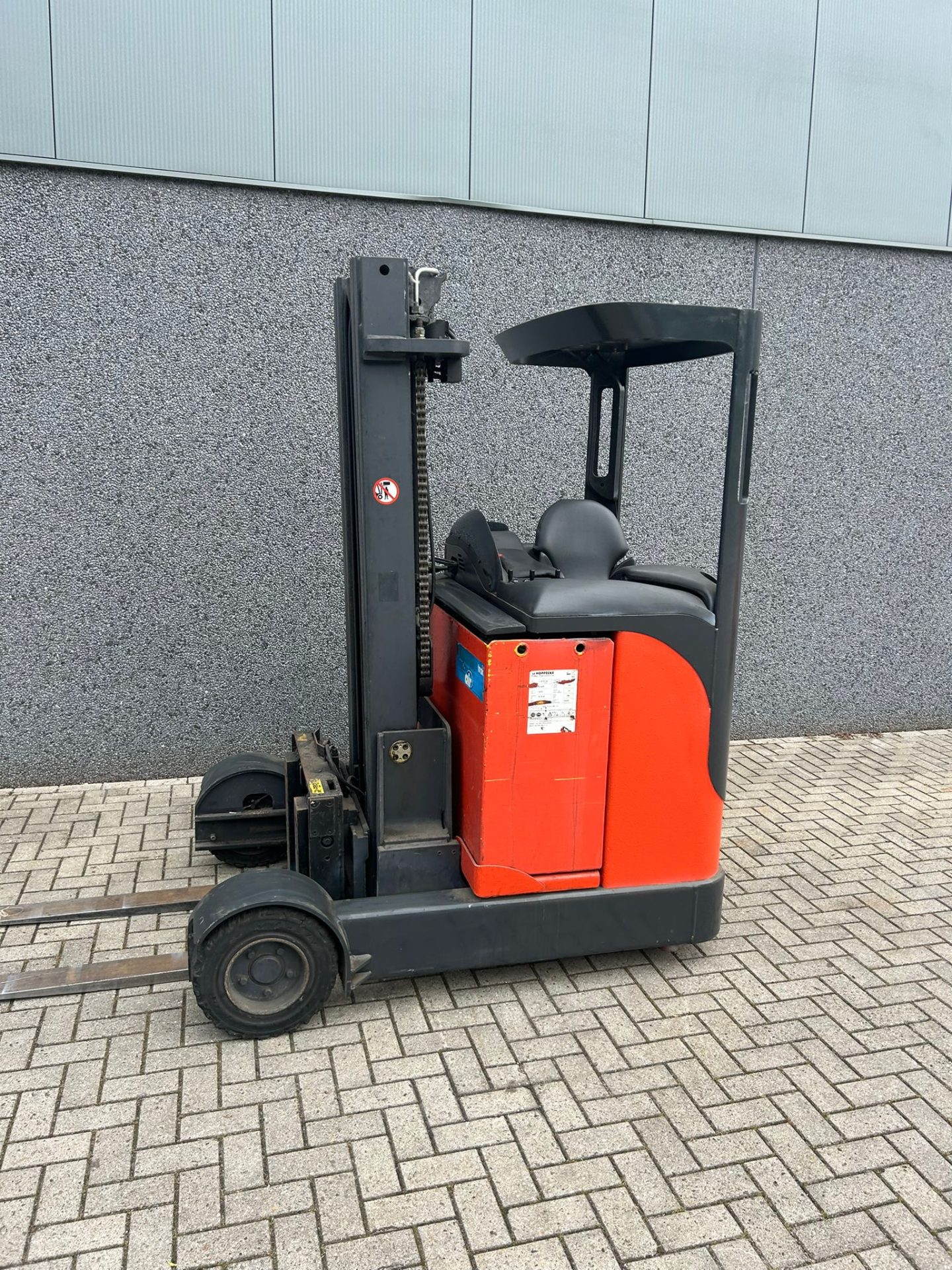 Linde R16G-03 elektrische reachtruck 1.600 kg – foto 1 van 6