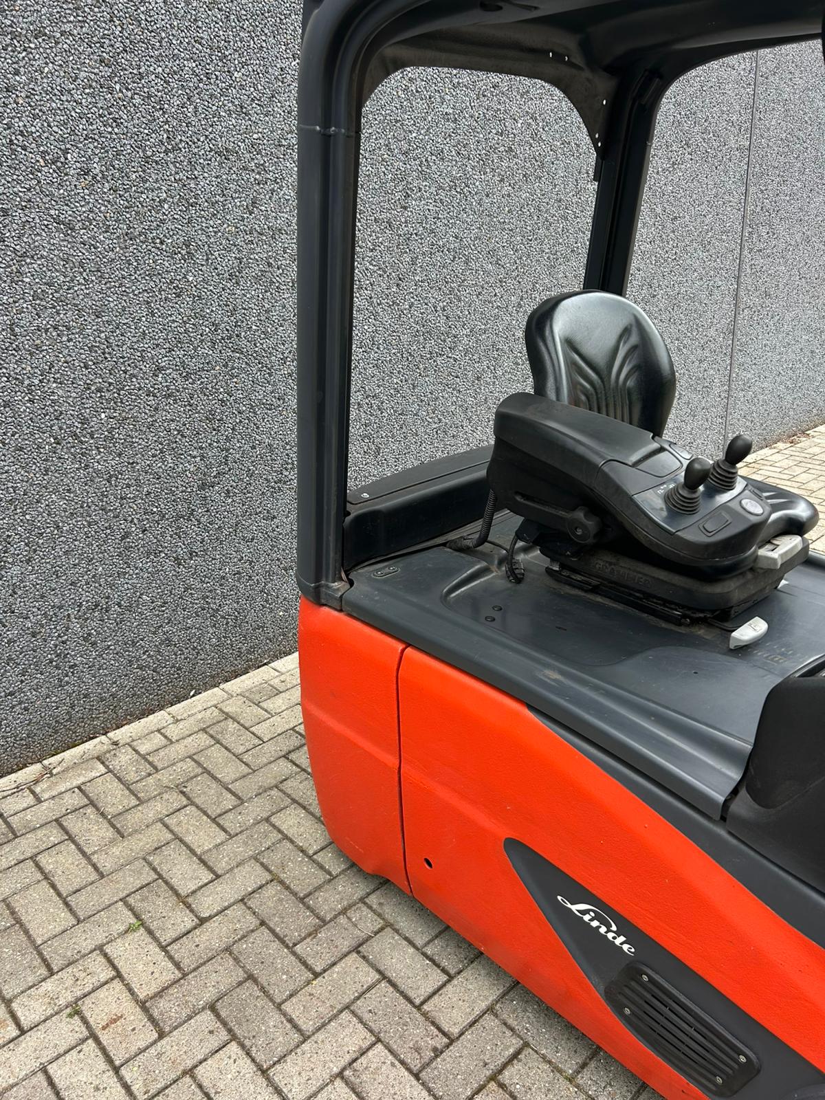 Linde E16 elektrische heftruck 1.600 kg uit 2014 – foto 4 van 9