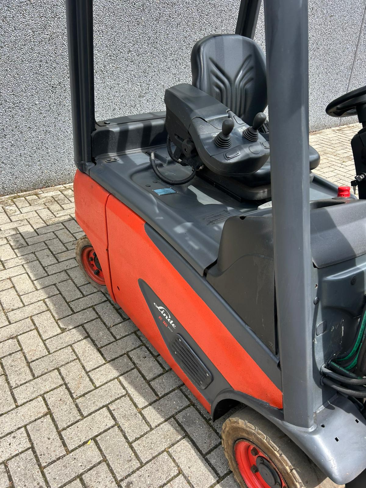 Linde E16P-02 elektrische heftruck 1.600 kg met triplomast – foto 5 van 8