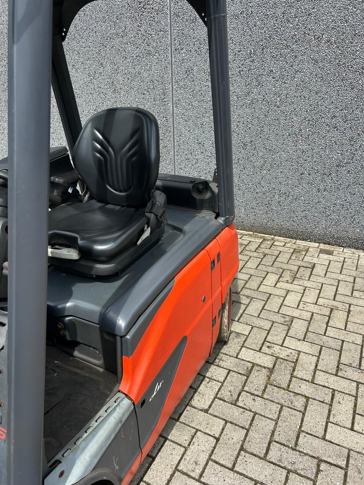 Linde E16P-02 elektrische heftruck 1.600 kg met triplomast – foto 6 van 8