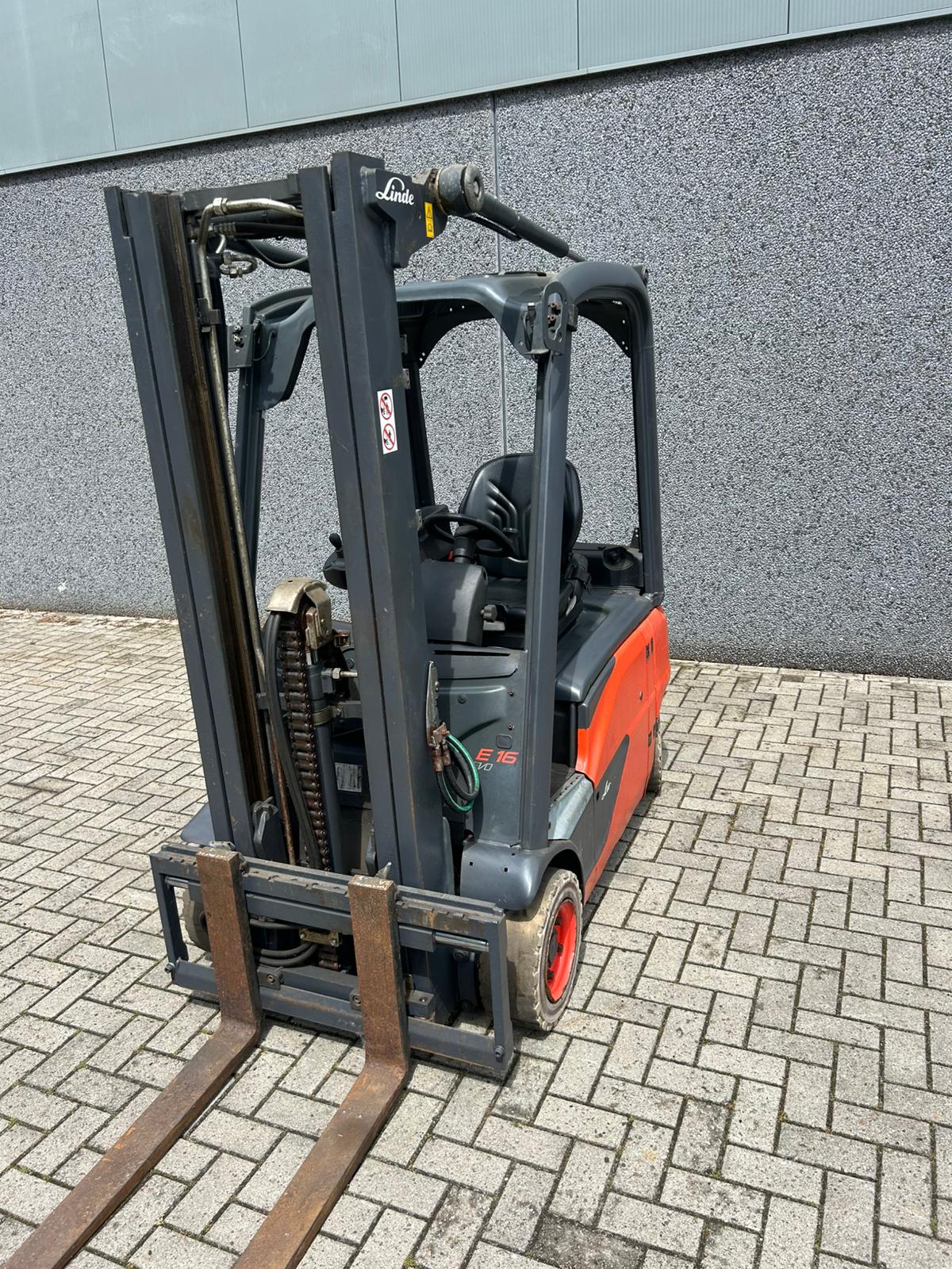 Linde E16P-02 elektrische heftruck 1.600 kg met triplomast – foto 7 van 8