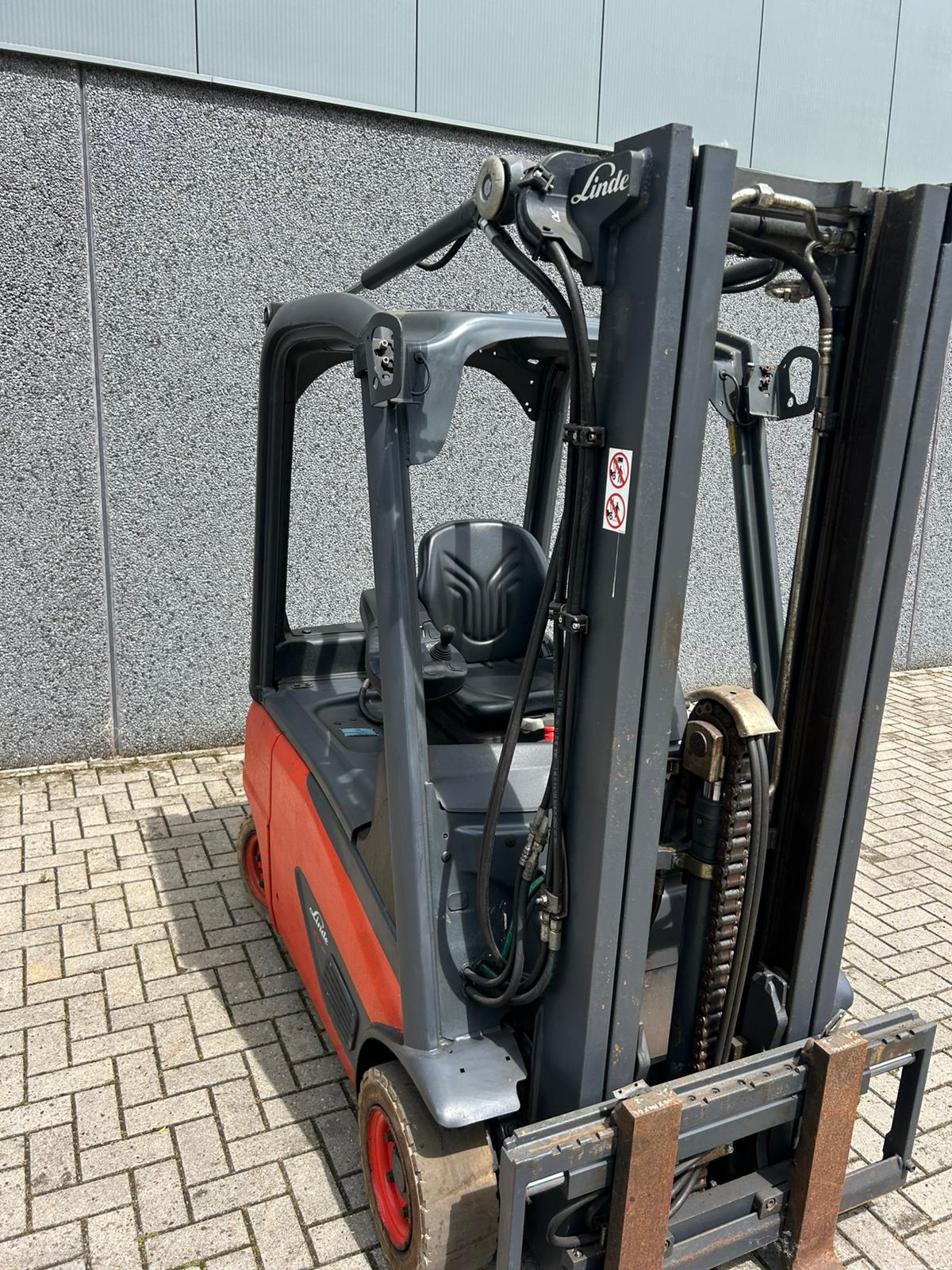 Linde E16P-02 elektrische heftruck 1.600 kg met triplomast – foto 2 van 8