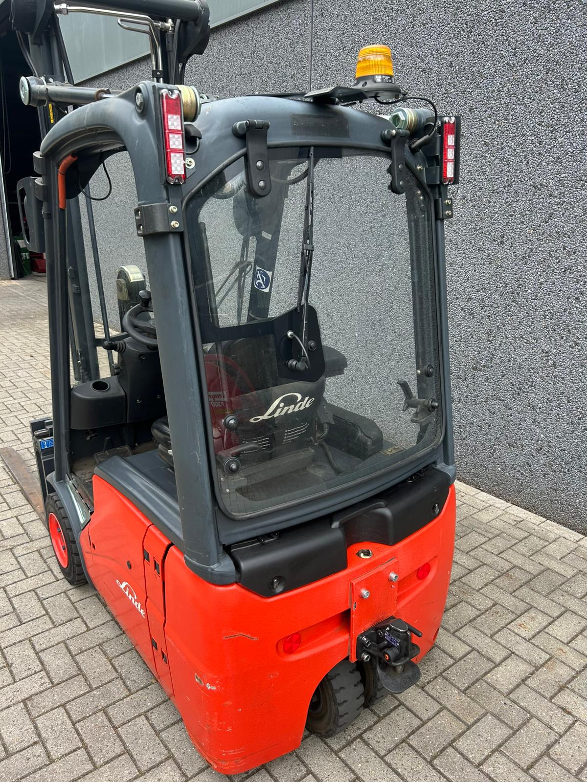 Linde E15-01 elektrische heftruck 1.500 kg uit 2014 – foto 3 van 7