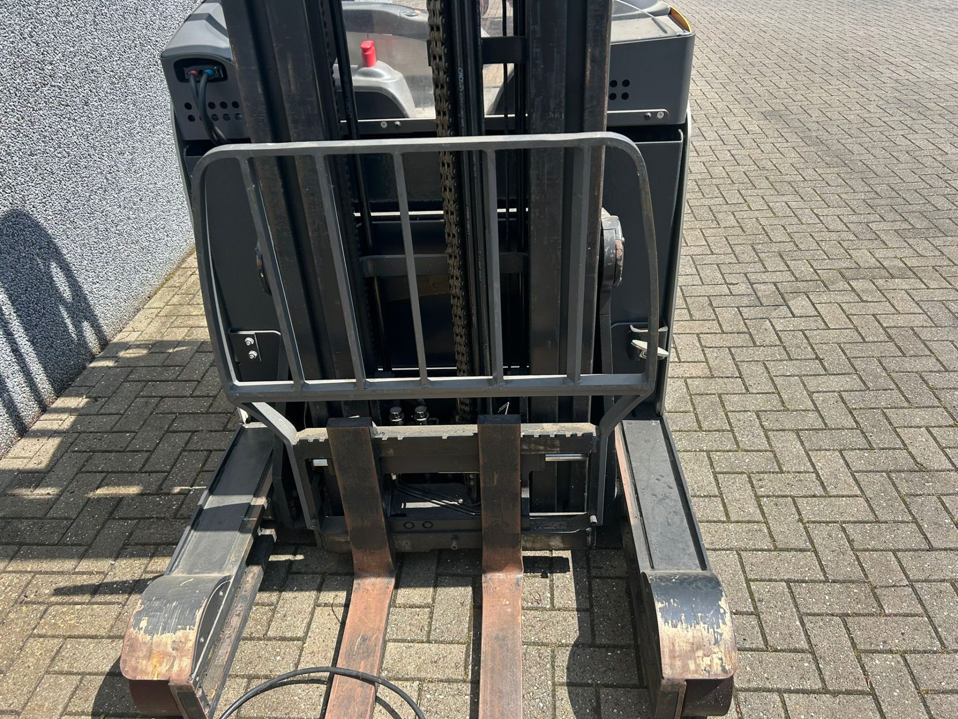 Crown ESR5550 elektrische reachtruck met 8,85 meter hefhoogte – foto 6 van 7