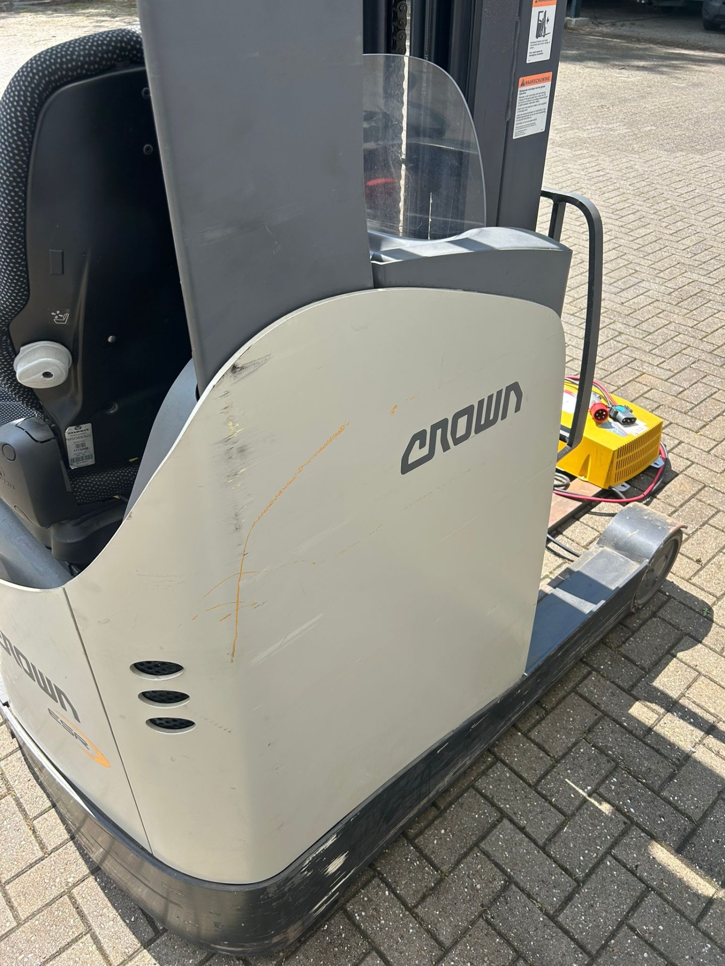 Crown ESR5550 elektrische reachtruck met 8,85 meter hefhoogte – foto 4 van 7