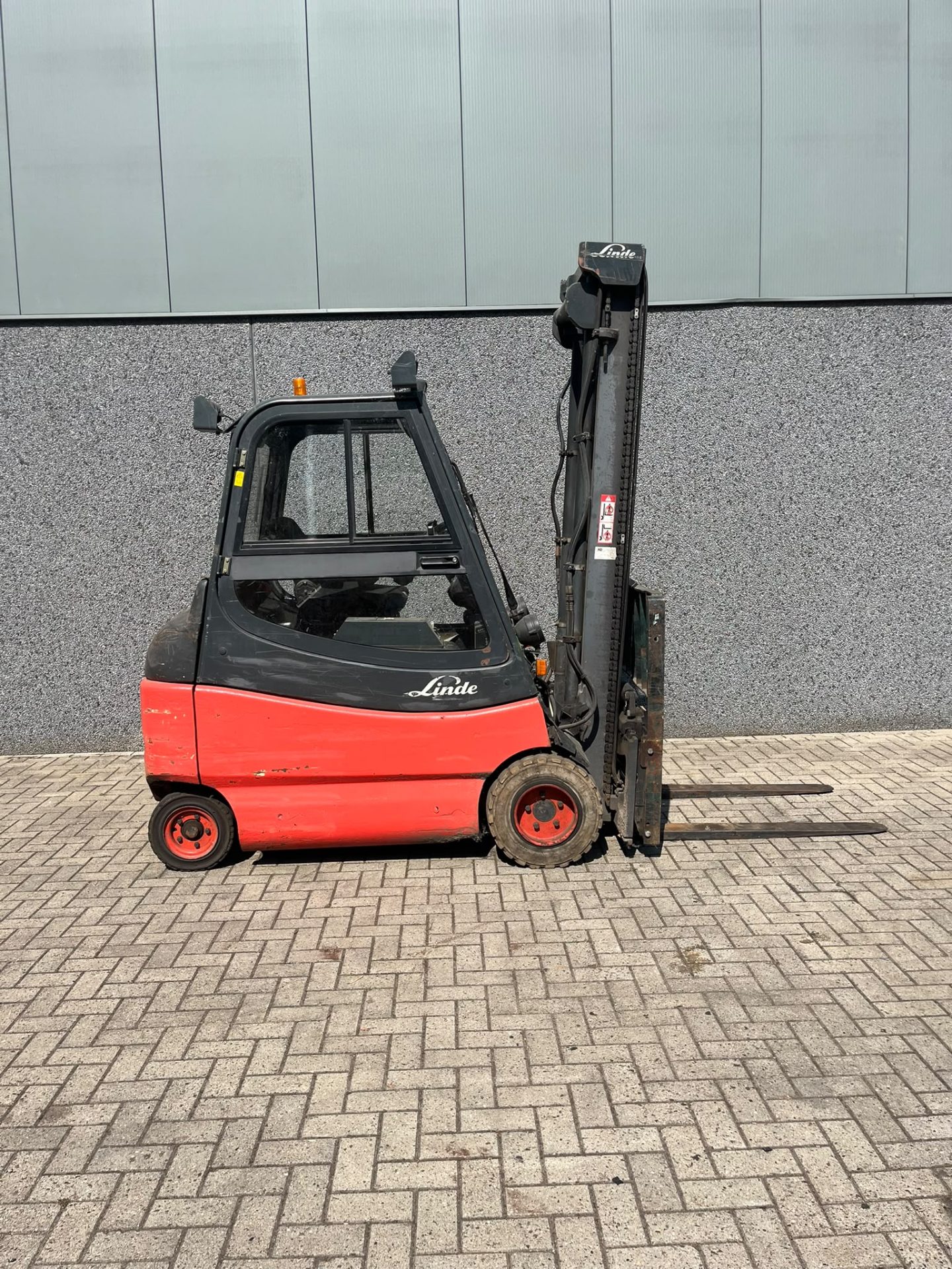 Linde E30-3/600 elektrische heftruck 3.000 kg – foto 1 van 7