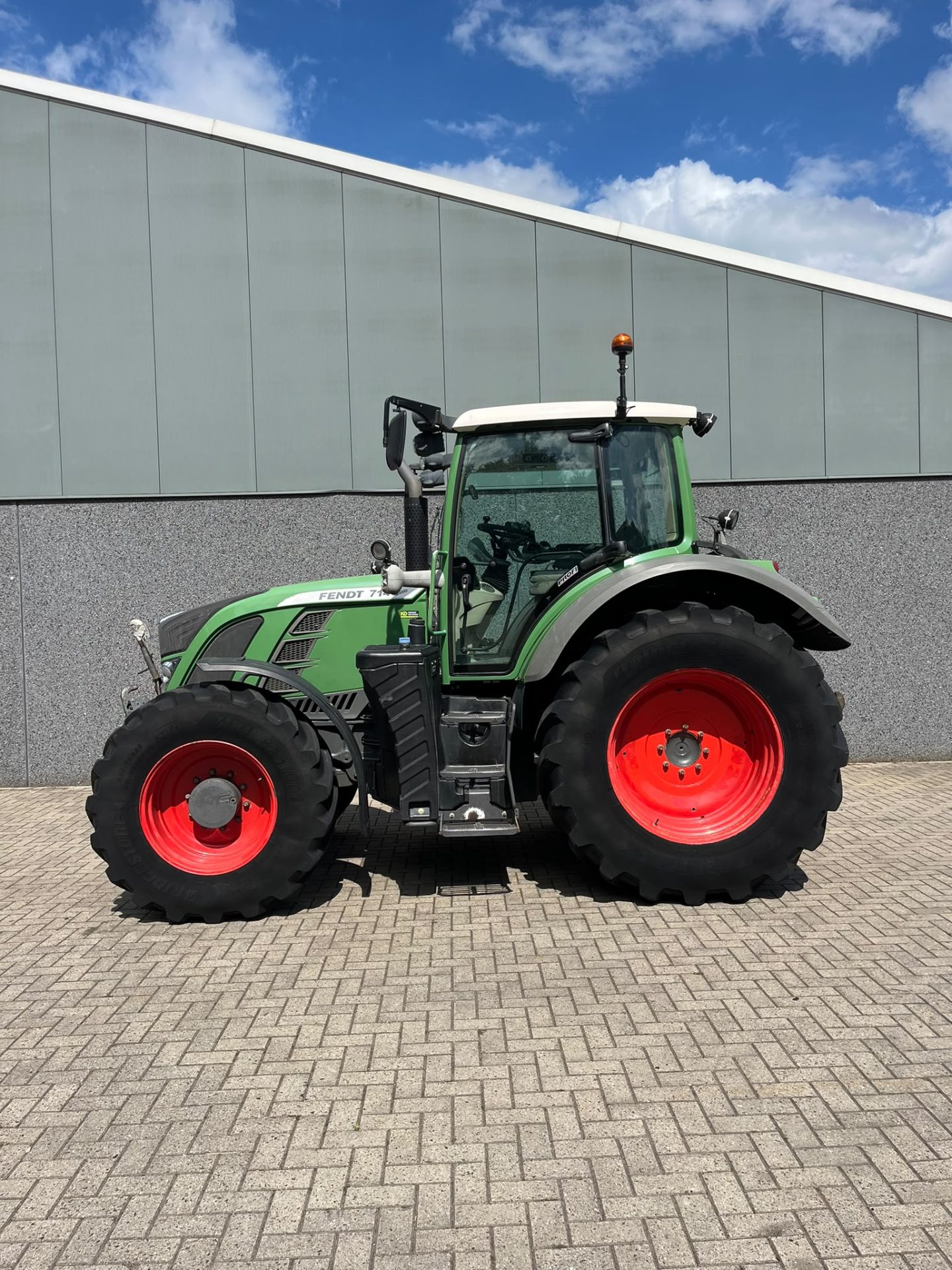 Fendt 714 SCR Profi tractor – foto 3 van 9