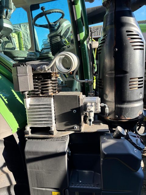 Hydraulisch aangedreven zuigercompressor voor een luchtdrukwisselsysteem